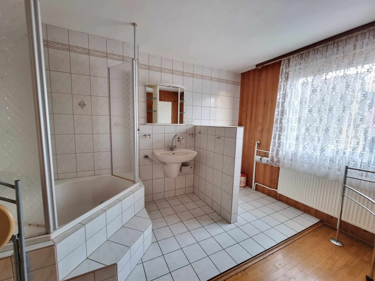 🏠 Platzwunder mit Potenzial – 5-Zimmer‑Reihenendhaus in idyllischem Winzgrundstück