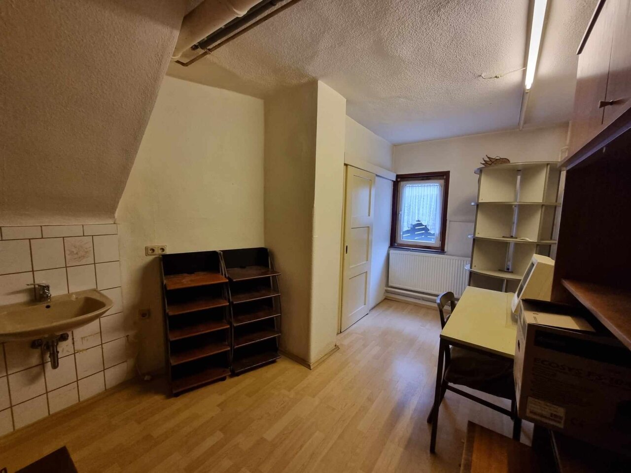 🏠 Platzwunder mit Potenzial – 5-Zimmer‑Reihenendhaus in idyllischem Winzgrundstück