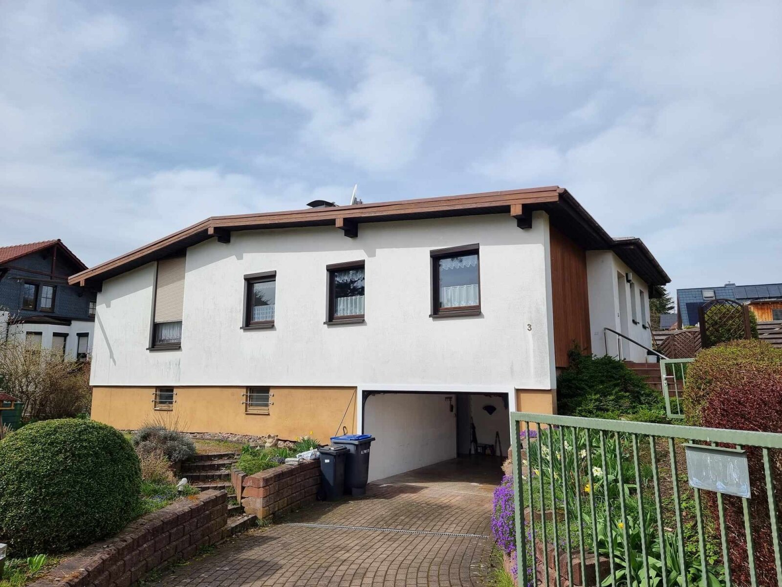 Bungalow mit Gartenparadies & Tiefgarage – ebenerdiges Wohngefühl auf einem Niveau