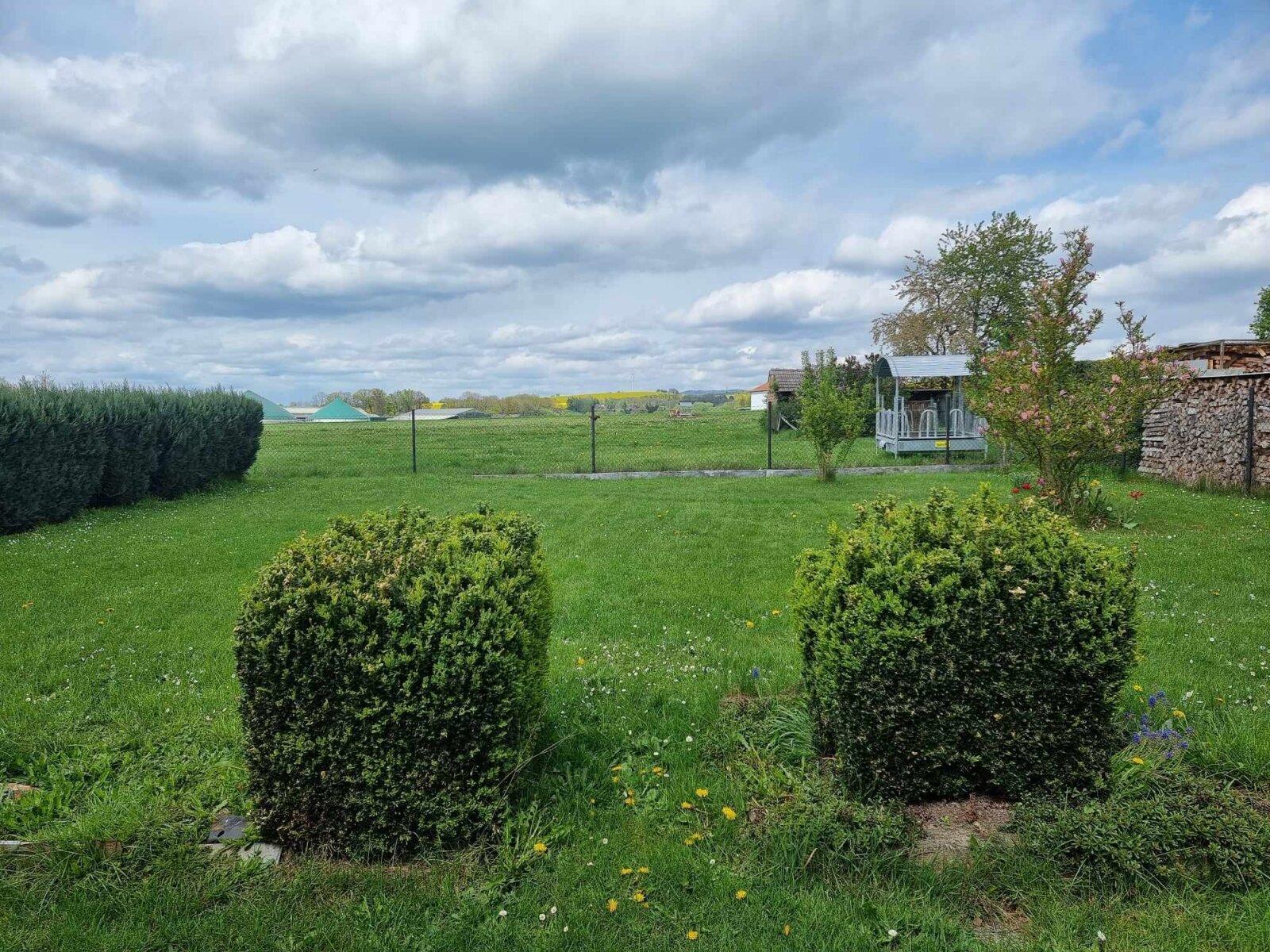 Junggebliebenes Wohnparadies für Familien + 3 Garage im Hinterhaus und Garten