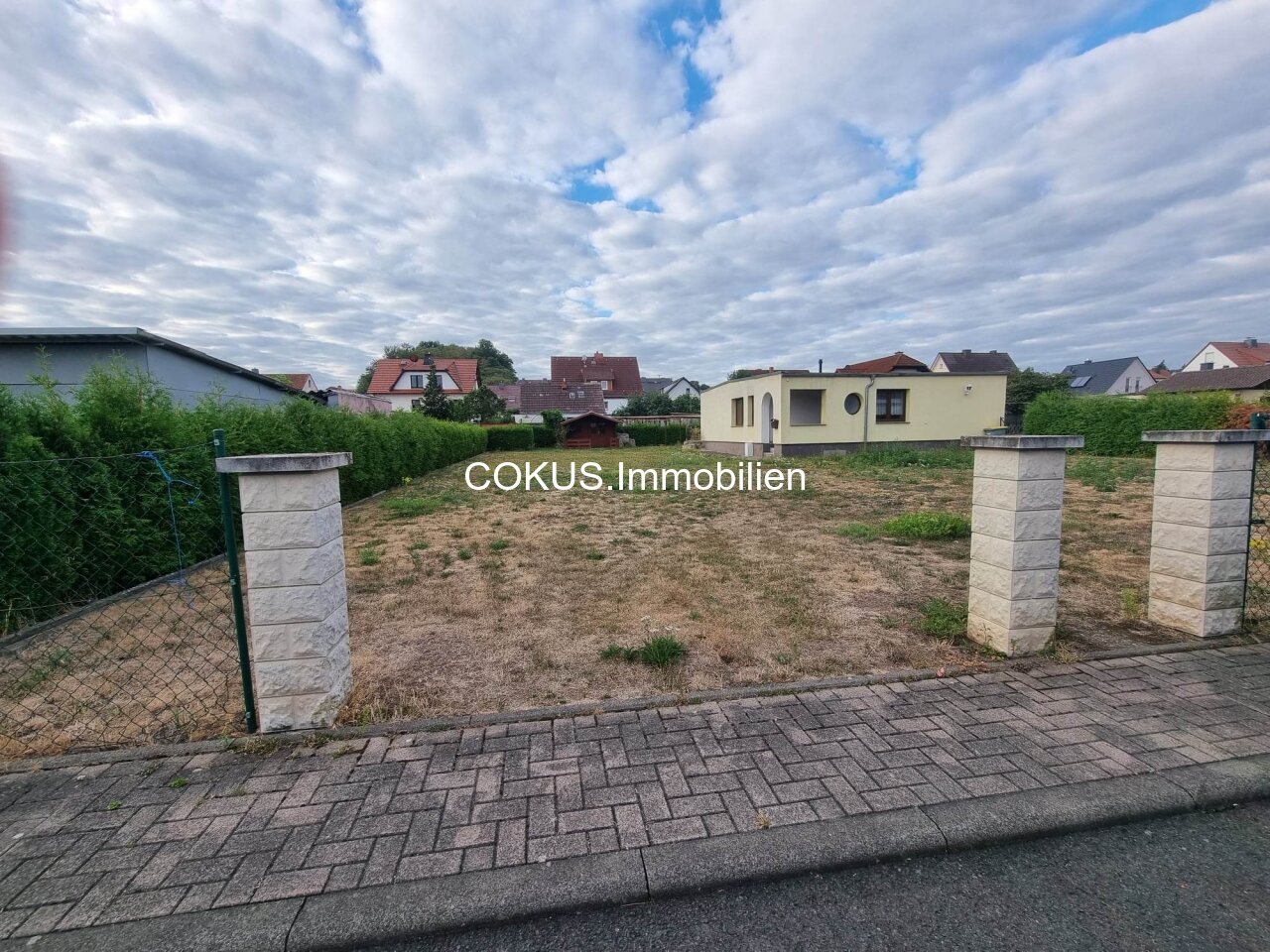 1A Grundstück in Wohnlage mit Bungalow + Projekt auf 145qm WF