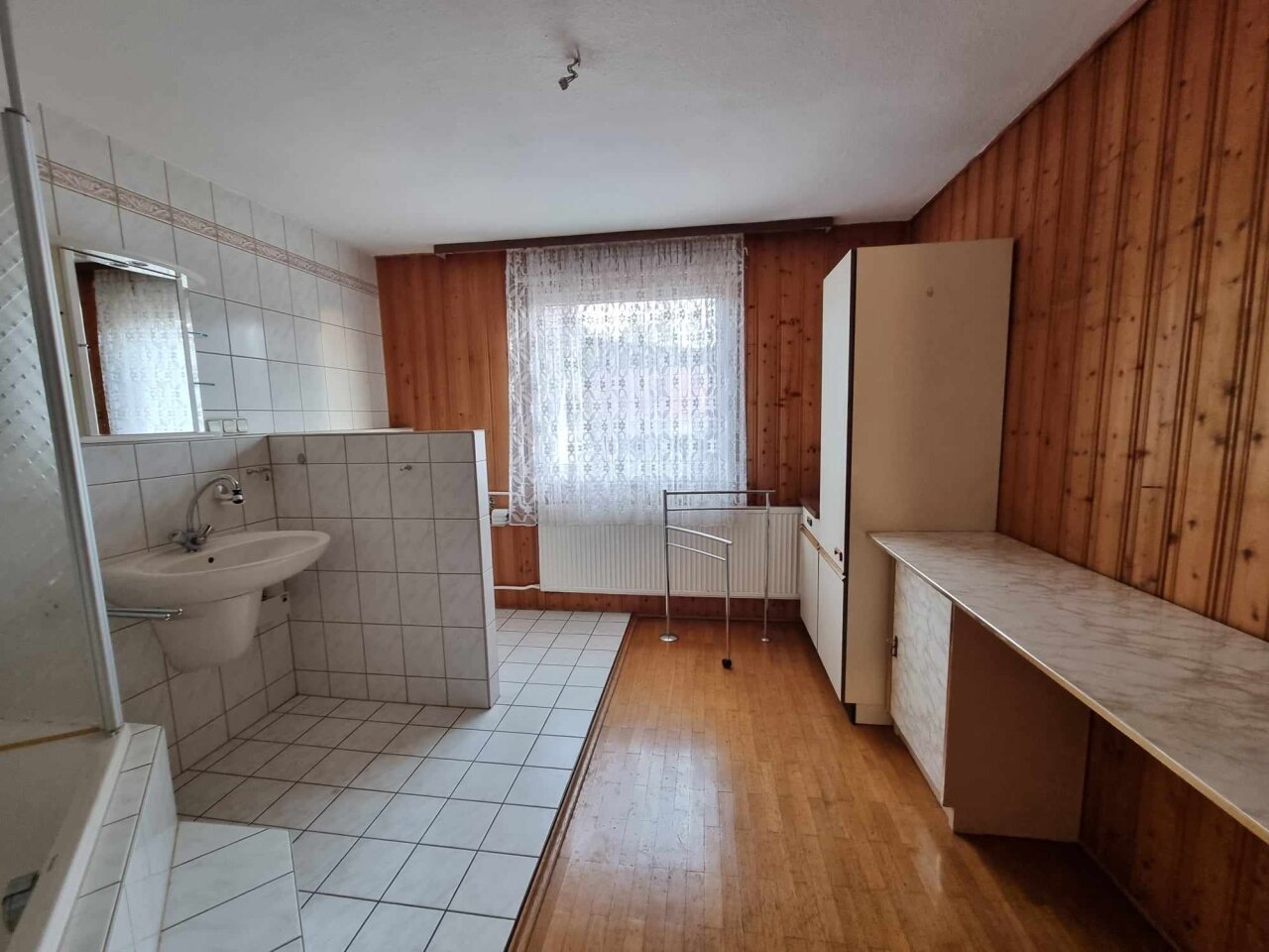 🏠 Platzwunder mit Potenzial – 5-Zimmer‑Reihenendhaus in idyllischem Winzgrundstück