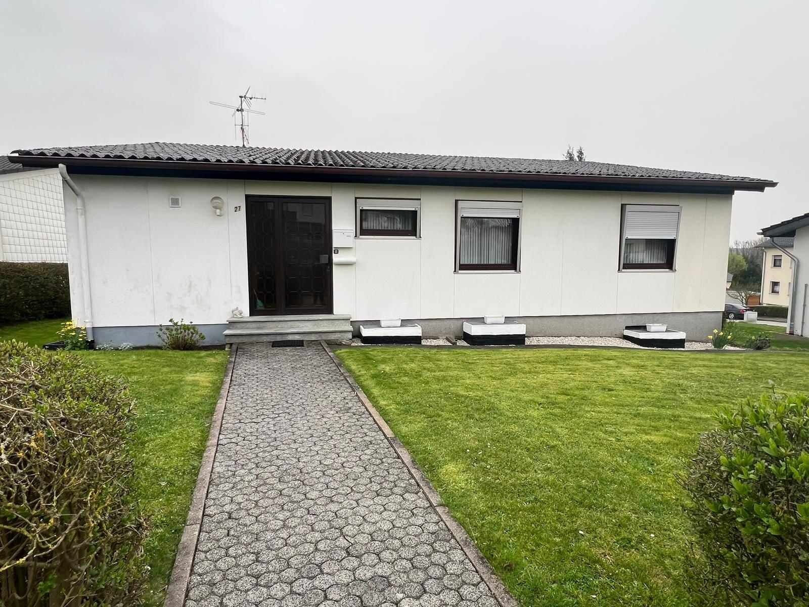 Einfamilienhaus mit Balkon, Garage & Einliegeroption – Ruhige Lage in Brakel