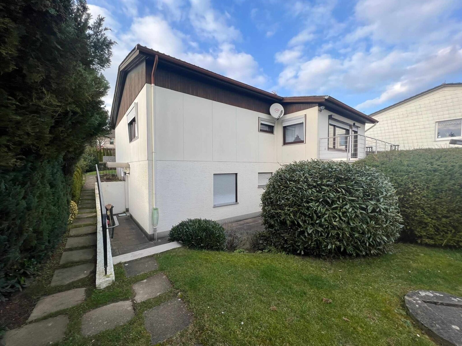 Einfamilienhaus mit Balkon, Garage & Einliegeroption – Ruhige Lage in Brakel