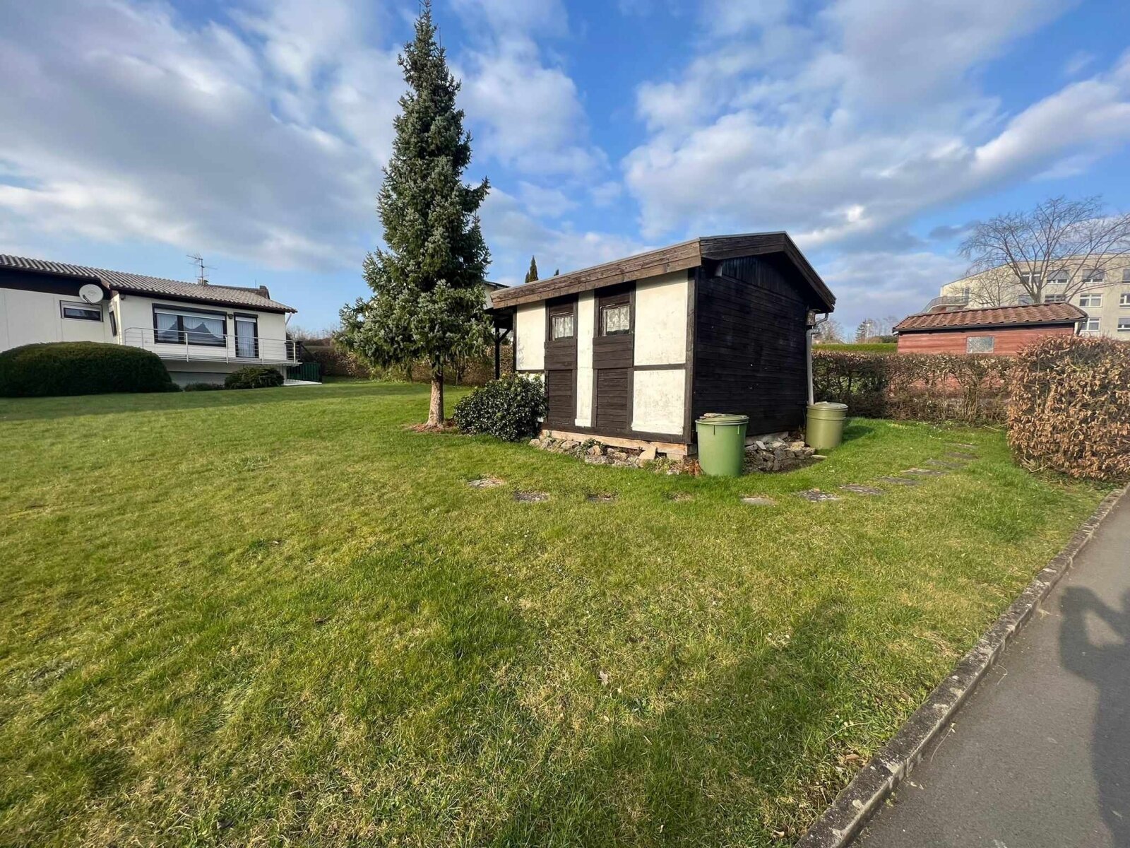 Einfamilienhaus mit Balkon, Garage & Einliegeroption – Ruhige Lage in Brakel