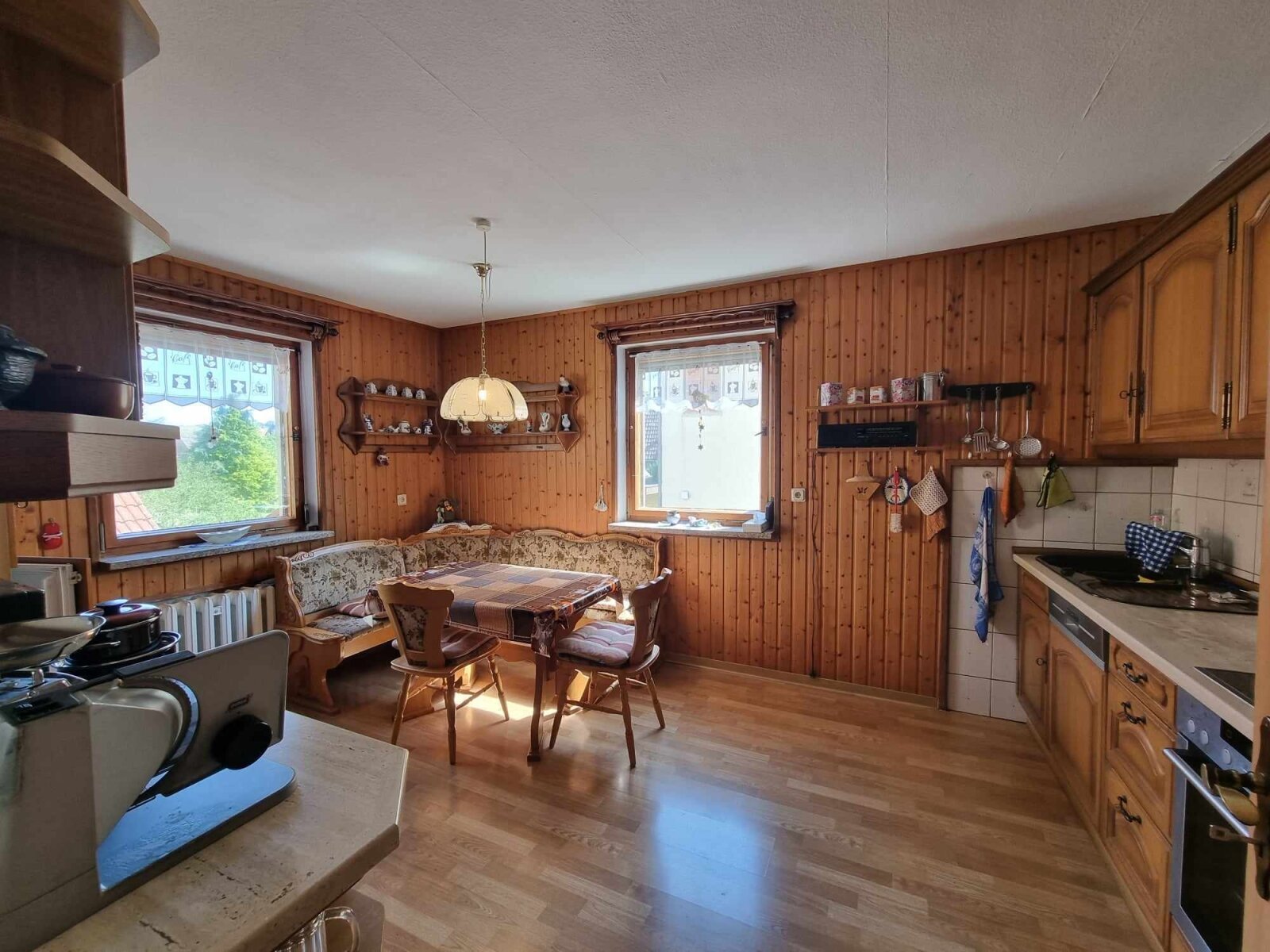 Junggebliebenes Wohnparadies für Familien + 3 Garage im Hinterhaus und Garten