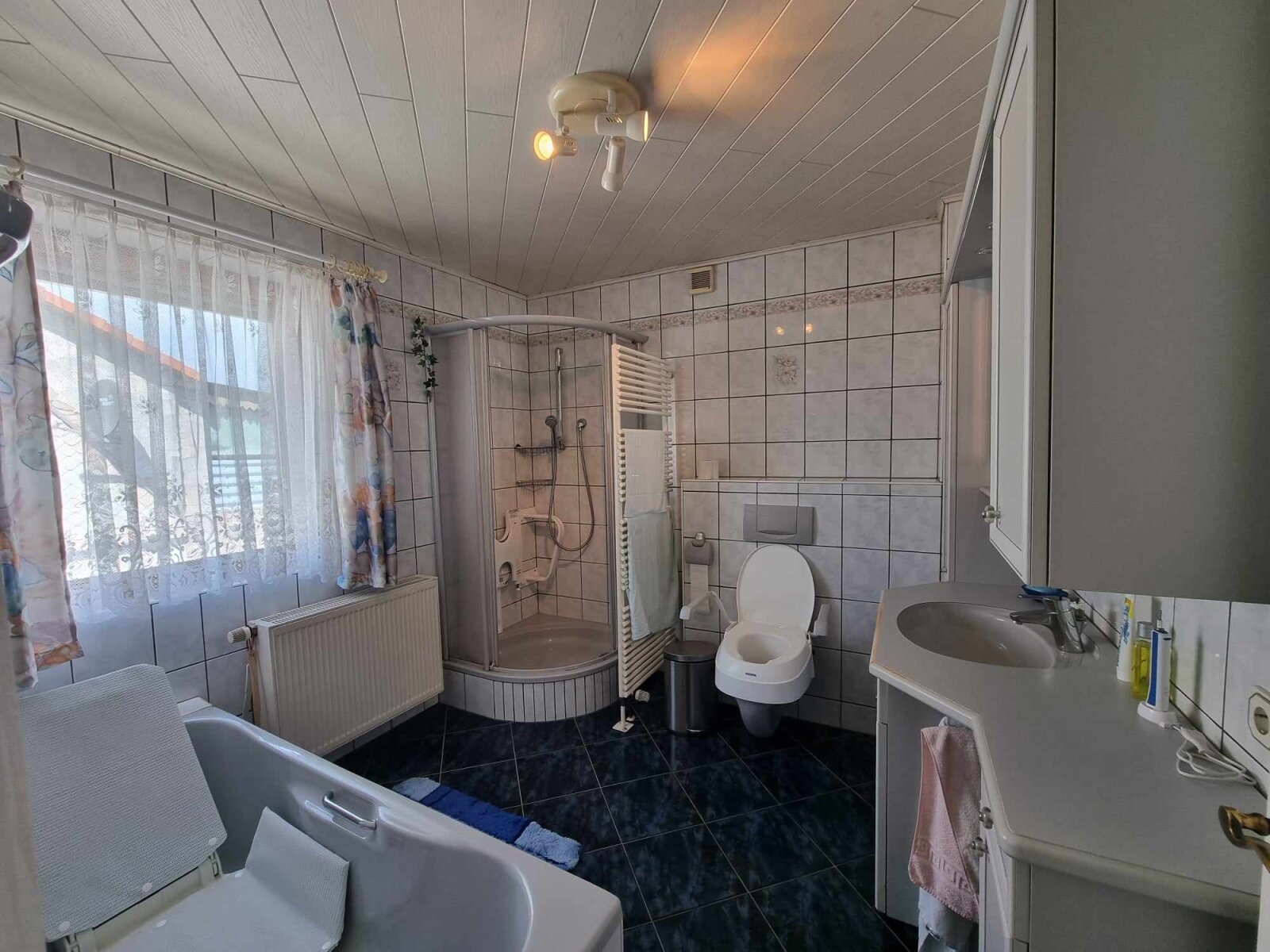 Junggebliebenes Wohnparadies für Familien + 3 Garage im Hinterhaus und Garten