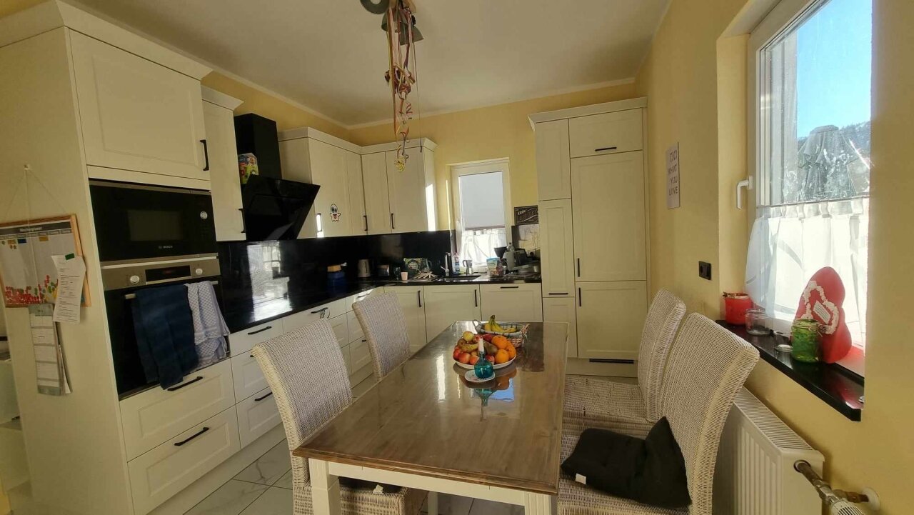 Familienensemble mit Perspektive – saniertes Einfamilienhaus, Hinterhaus, Doppelgarage & großer Garten