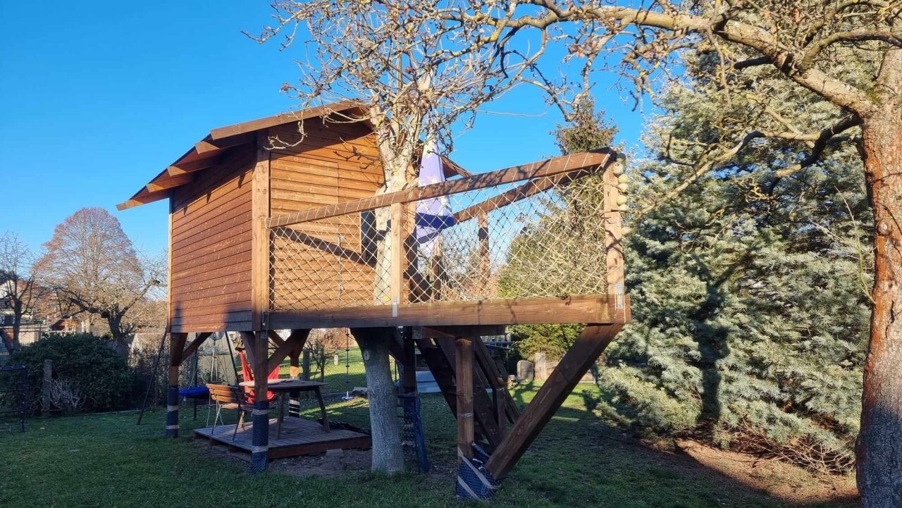 Familienensemble mit Perspektive – saniertes Einfamilienhaus, Hinterhaus, Doppelgarage & großer Garten