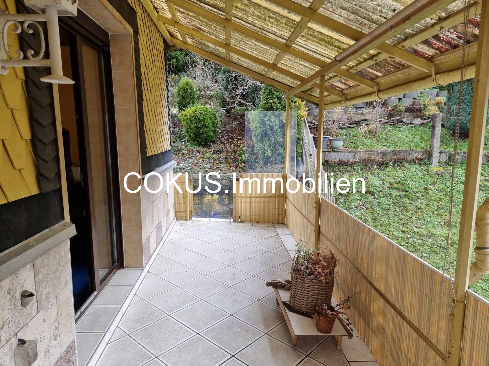 Behagliches Zuhause - größeres EFH mit Naturgarten und 3x Garage