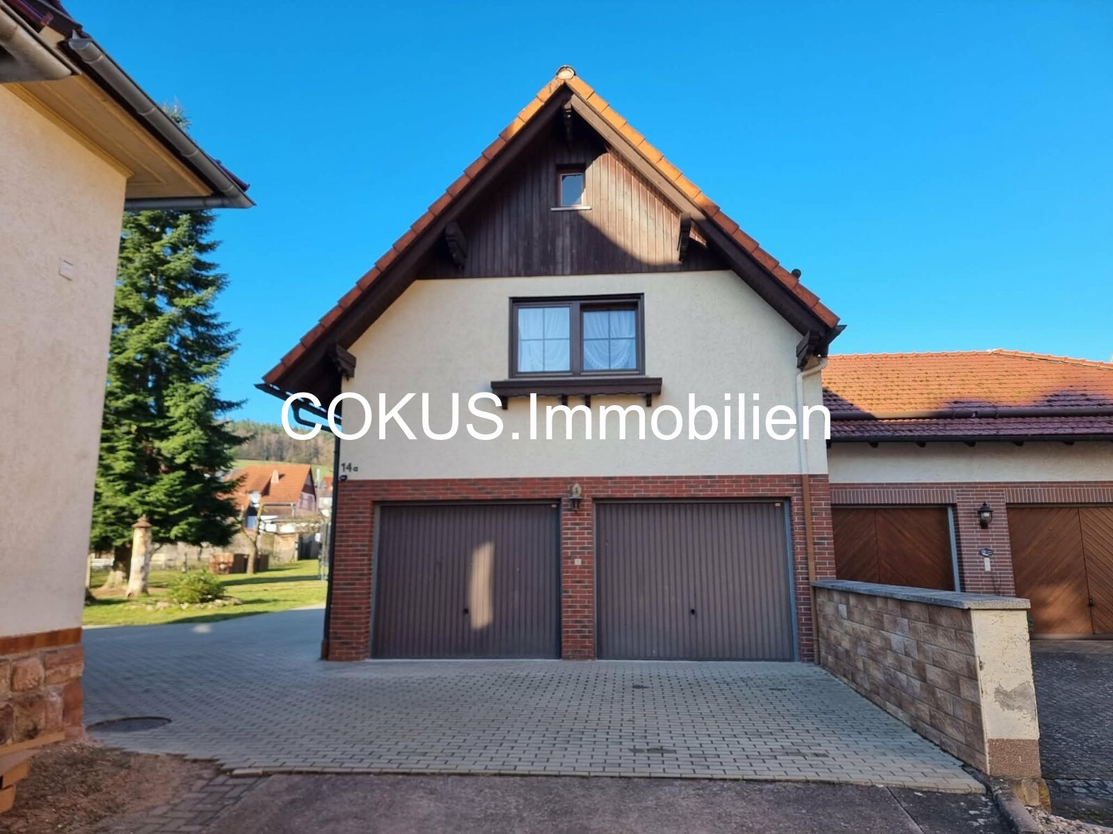 Familienensemble mit Perspektive – saniertes Einfamilienhaus, Hinterhaus, Doppelgarage & großer Garten