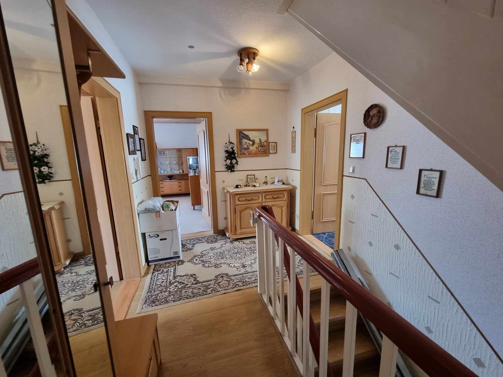 Junggebliebenes Wohnparadies für Familien + 3 Garage im Hinterhaus und Garten