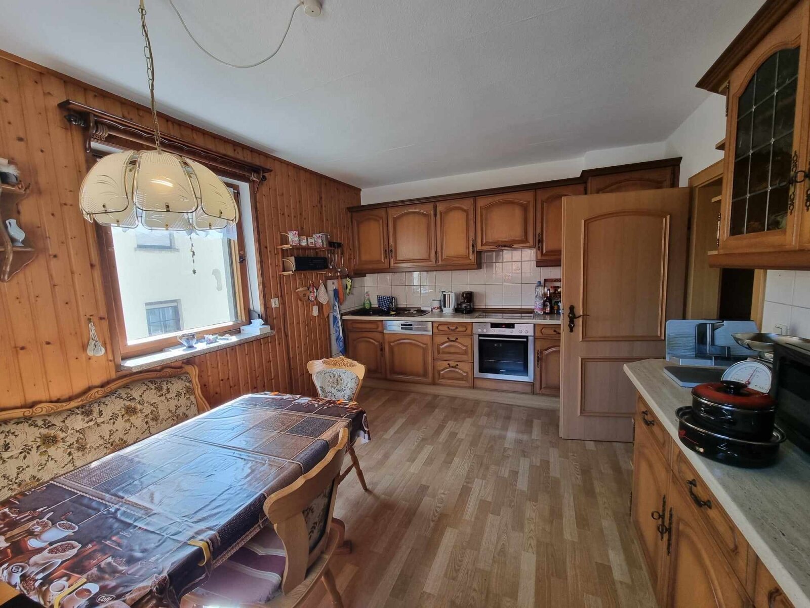 Junggebliebenes Wohnparadies für Familien + 3 Garage im Hinterhaus und Garten