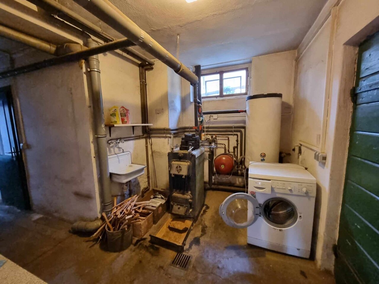 🏠 Platzwunder mit Potenzial – 5-Zimmer‑Reihenendhaus in idyllischem Winzgrundstück