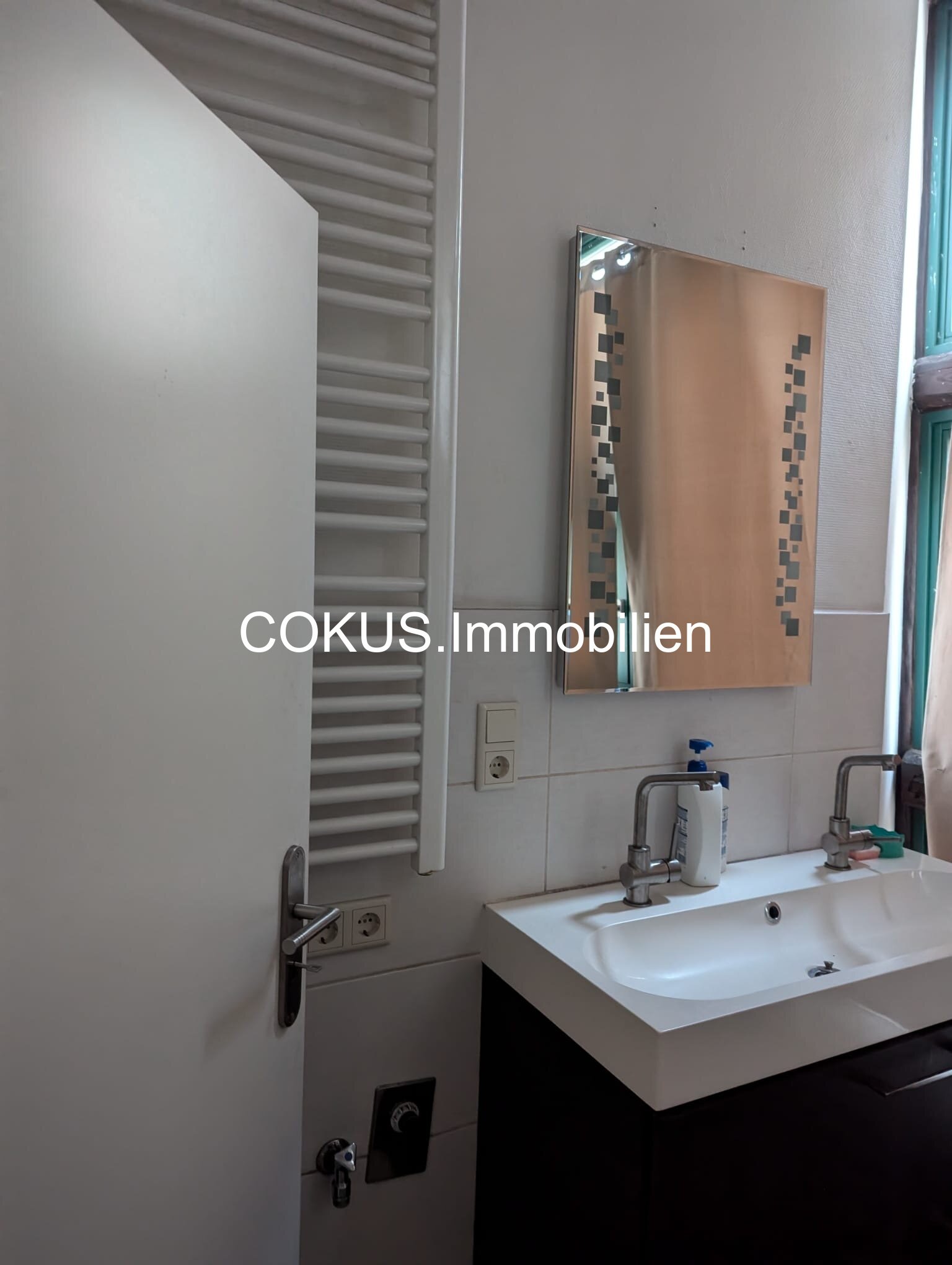 Schöne Erdgeschosswohnung mit Balkon (Terrasse) und Stellplatz