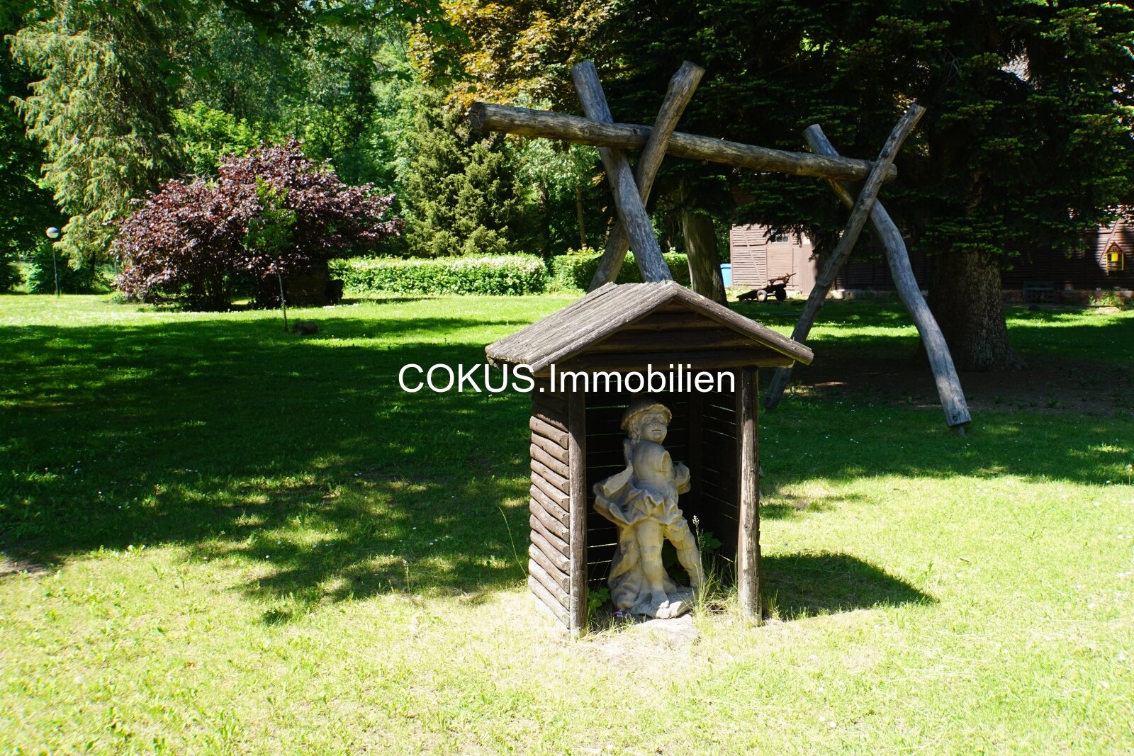 Ihr Platz in der Rhön: solides Wohnhaus mit großem Nebengelass, Park-Garten & Weitblick