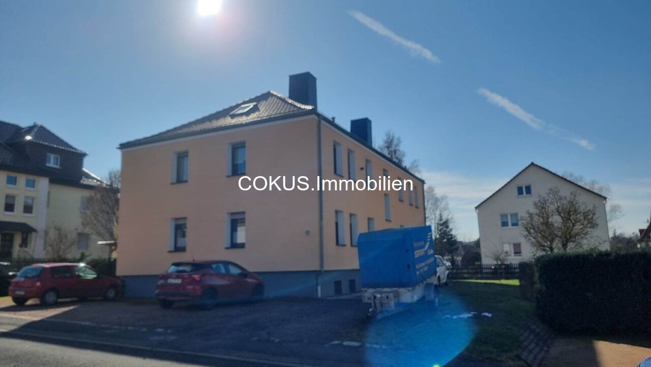 Mehrfamilienhaus mit Stellplätzen