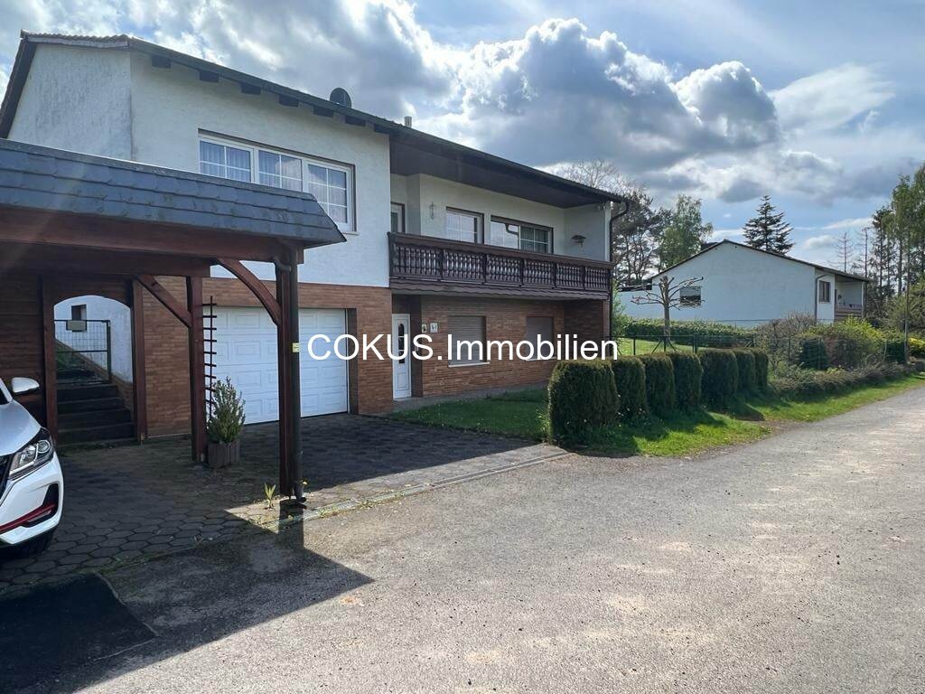 Haus Vorne Links mit Carport