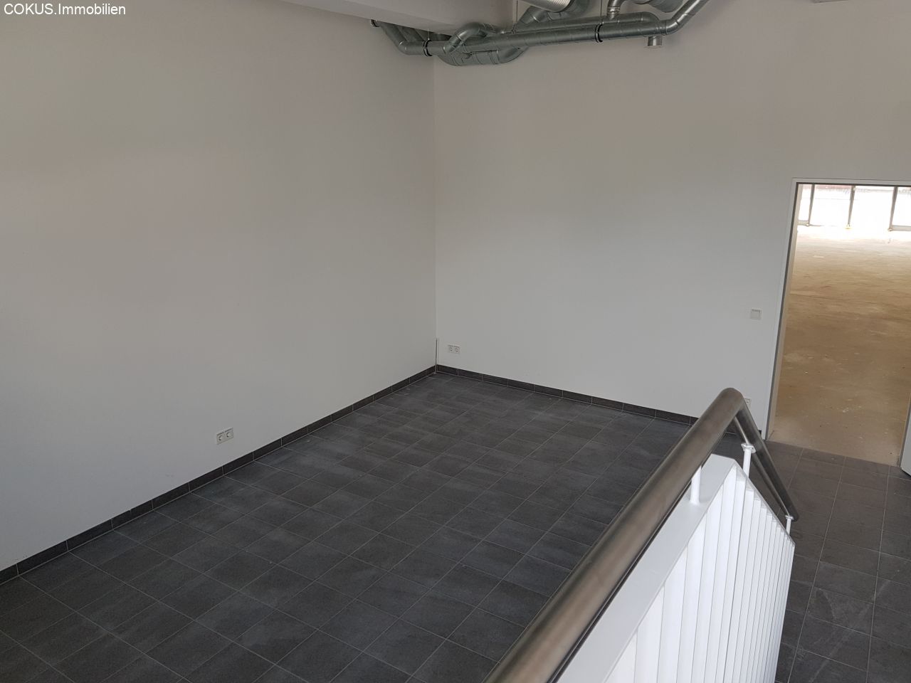 Lagerbereich in Richtung Verkaufsraum