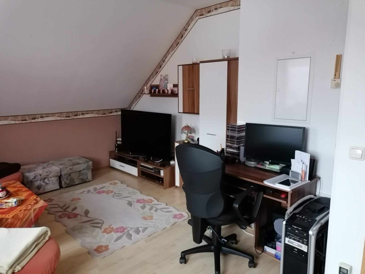 Büro / Gästezimmer im OG Büro / Gästezimmer im OG