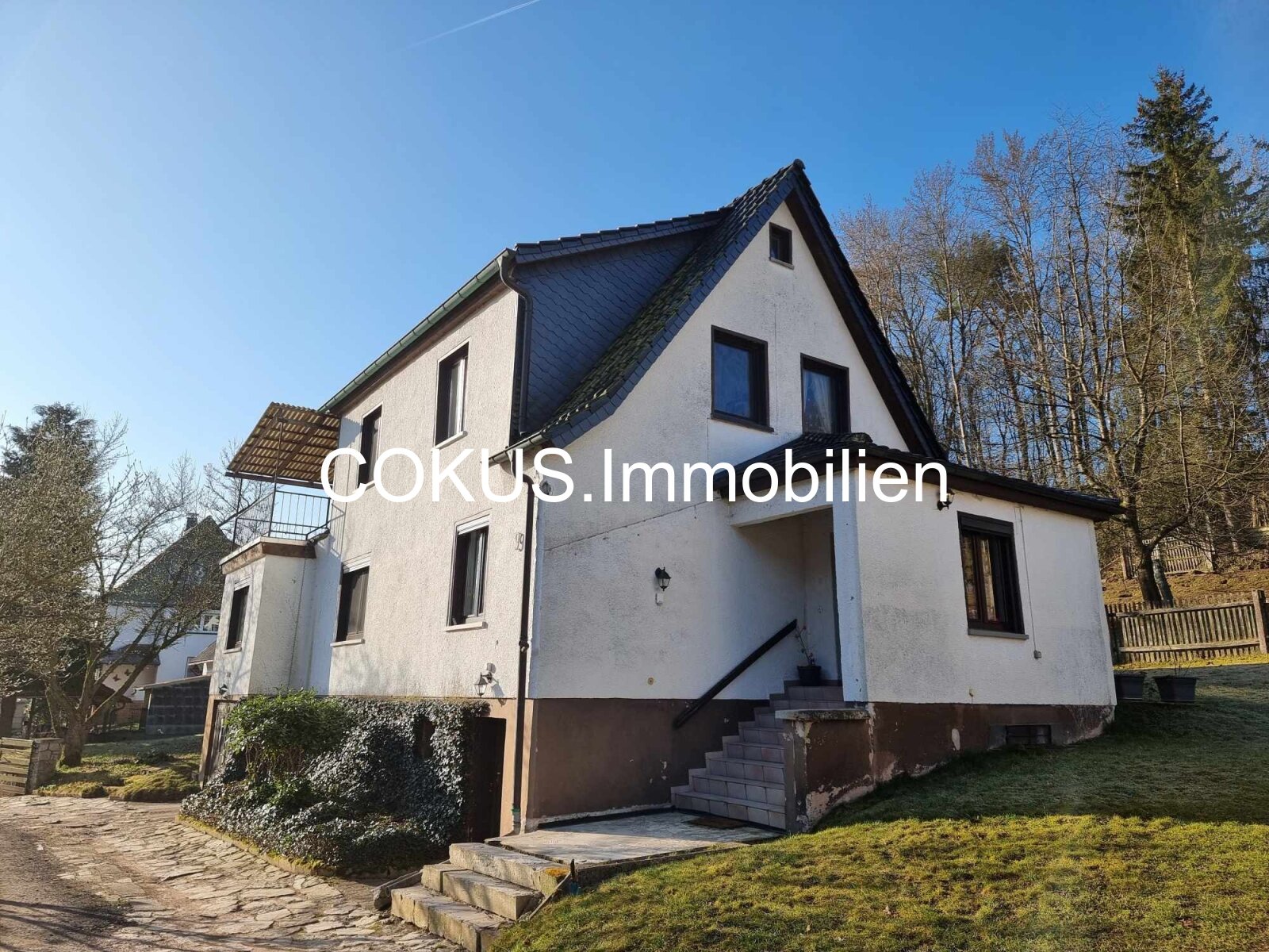 Haus von rechts mit Haupteingang Haus von rechts mit Haupteingang