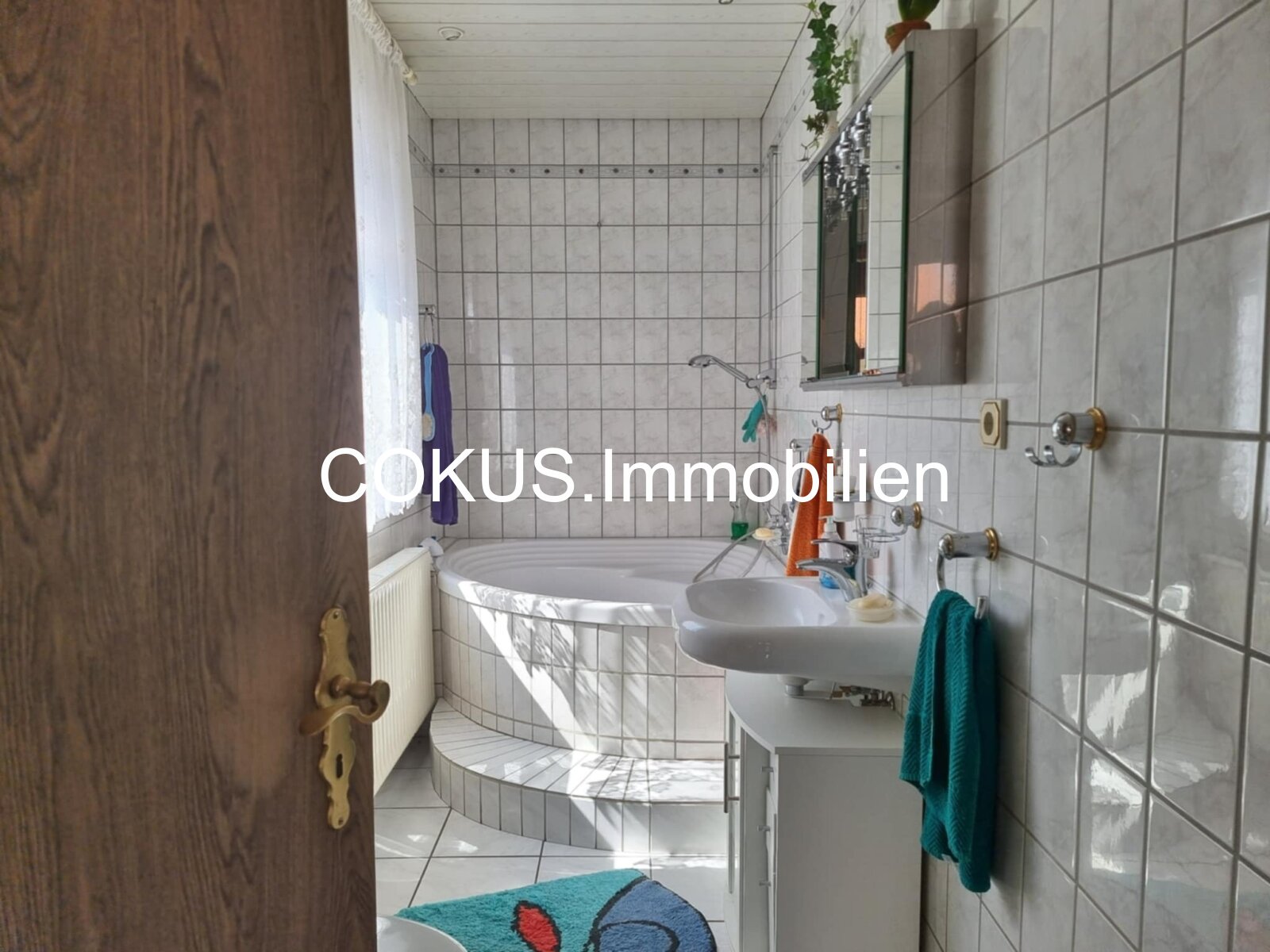 Bad mit Wanne und WC im EG Bad mit Wanne und WC im EG