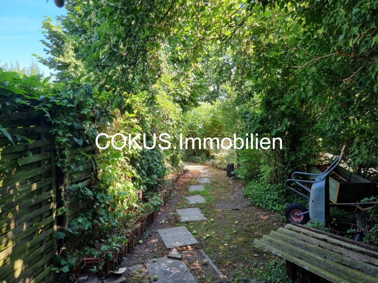Übergang zum Gartenbereich / Baugrundstück Übergang zum Gartenbereich / Baugrundstück