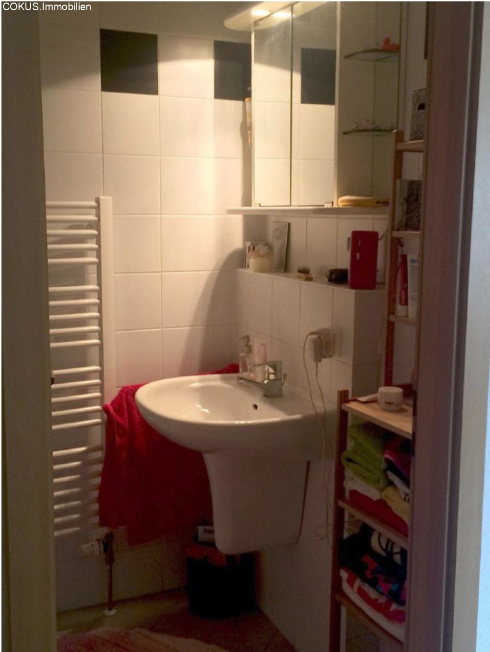 Bad mit Dusche/WC und Handtuchheizung Bad mit Dusche/WC und Handtuchheizung