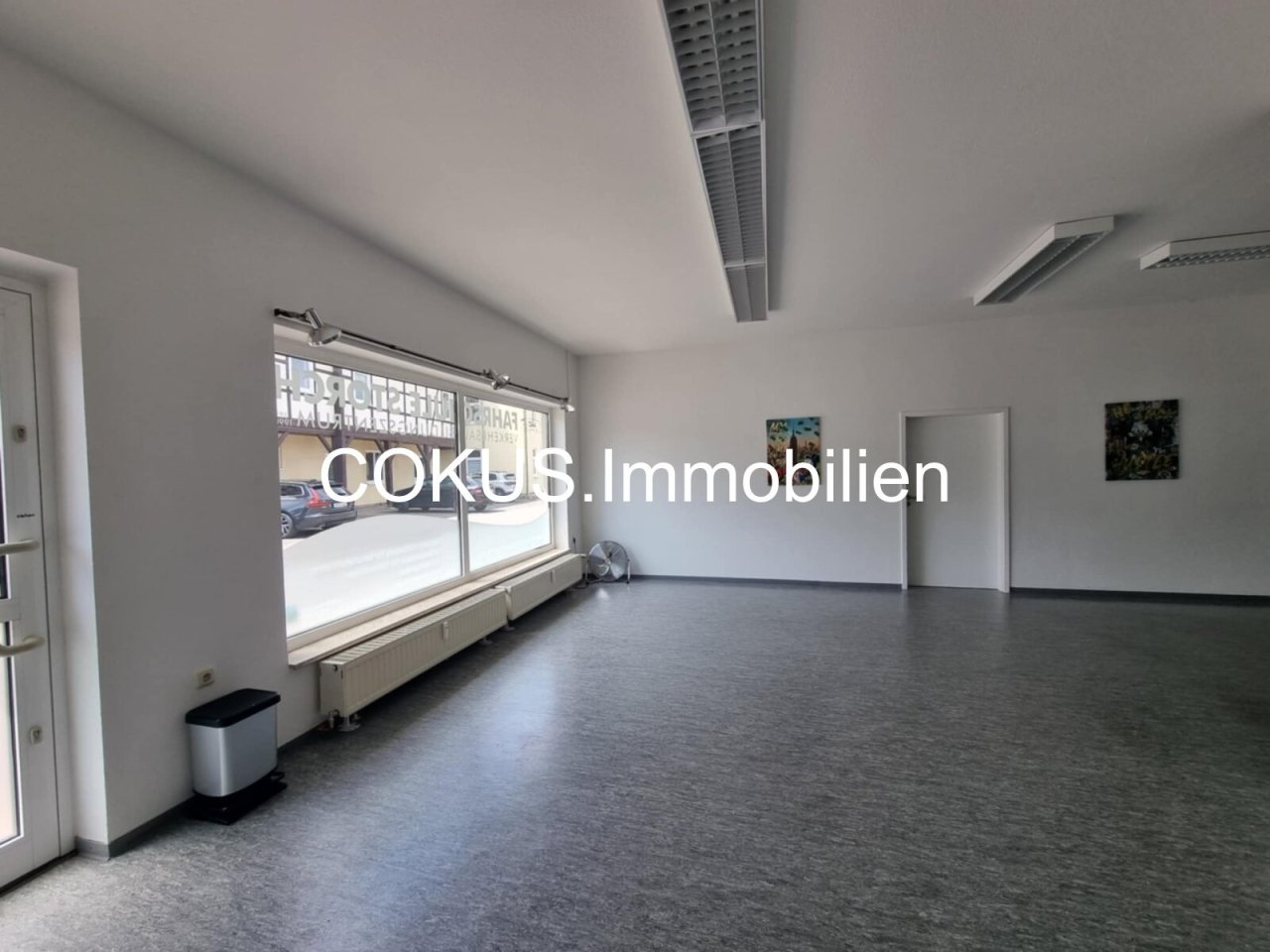 Fensterfront am Unterrichtsraum