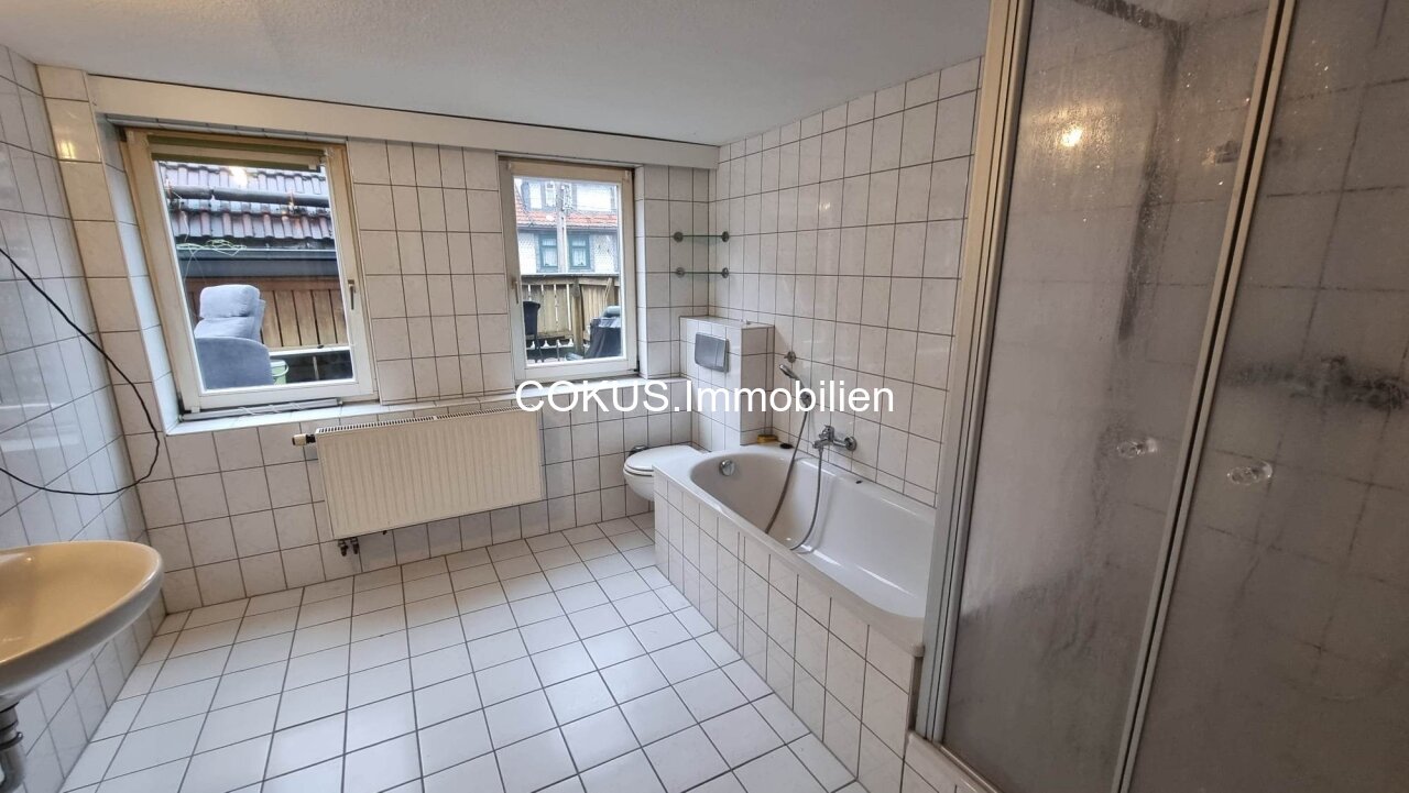 Bad mit Wanne, Dusche , WC und Waschtisch Bad mit Wanne, Dusche , WC und Waschtisch