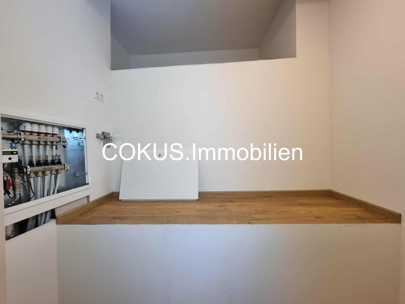 Abstellraum mit WM/WT Standplatz und Ablage Abstellraum mit WM/WT Standplatz und Ablage