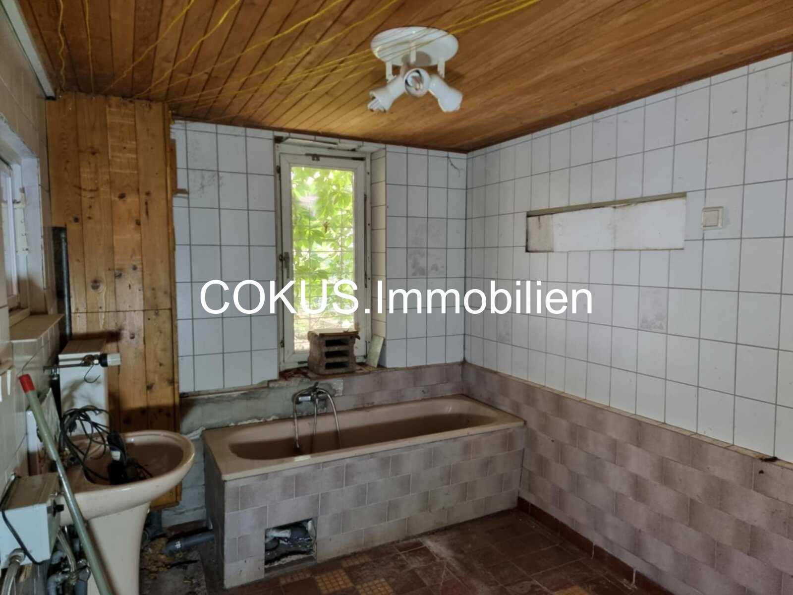 Bad / Waschküche im kellergeschoss Bad / Waschküche im kellergeschoss