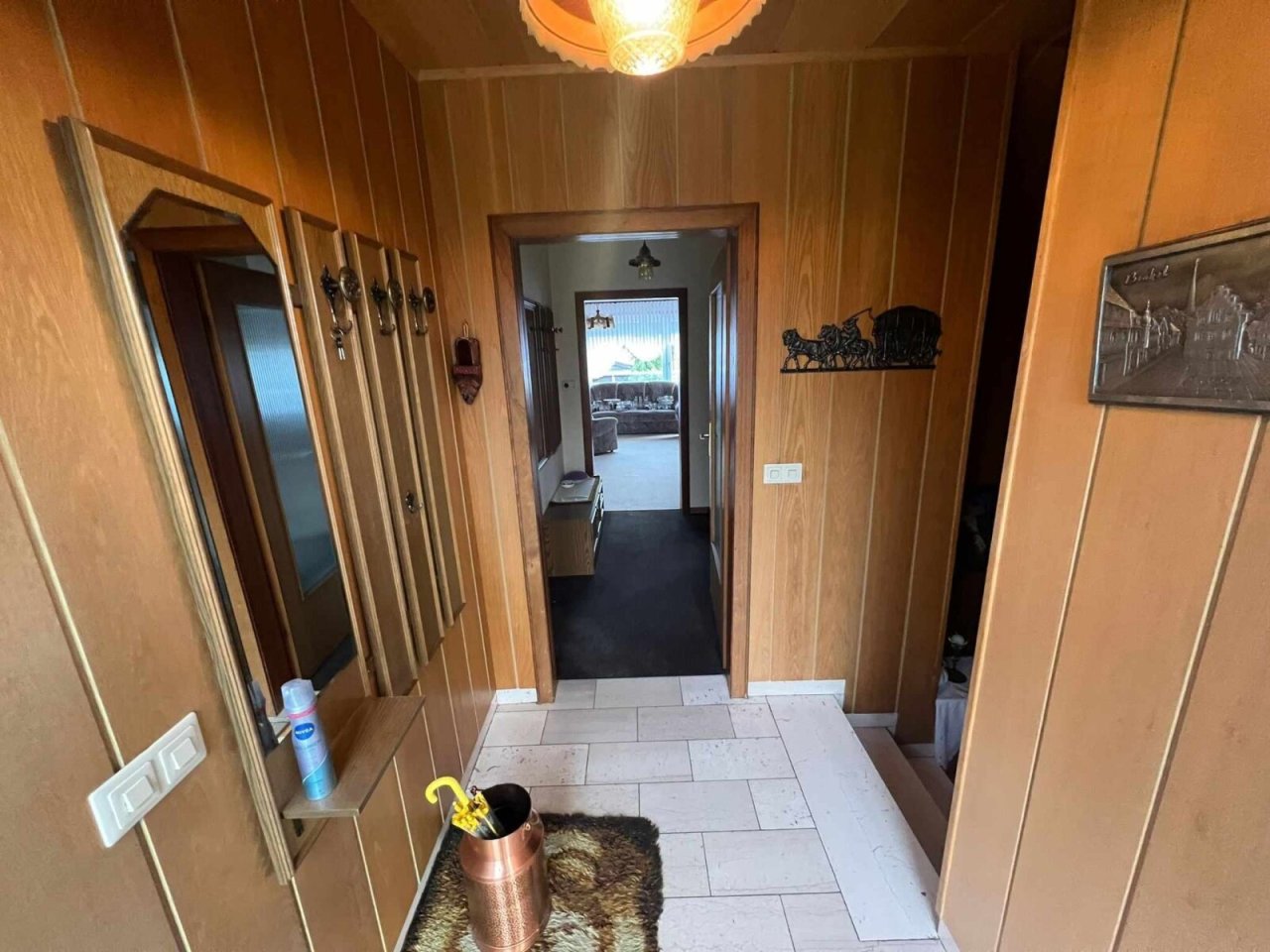 Hausflur im Erdgeschoss Hausflur im Erdgeschoss