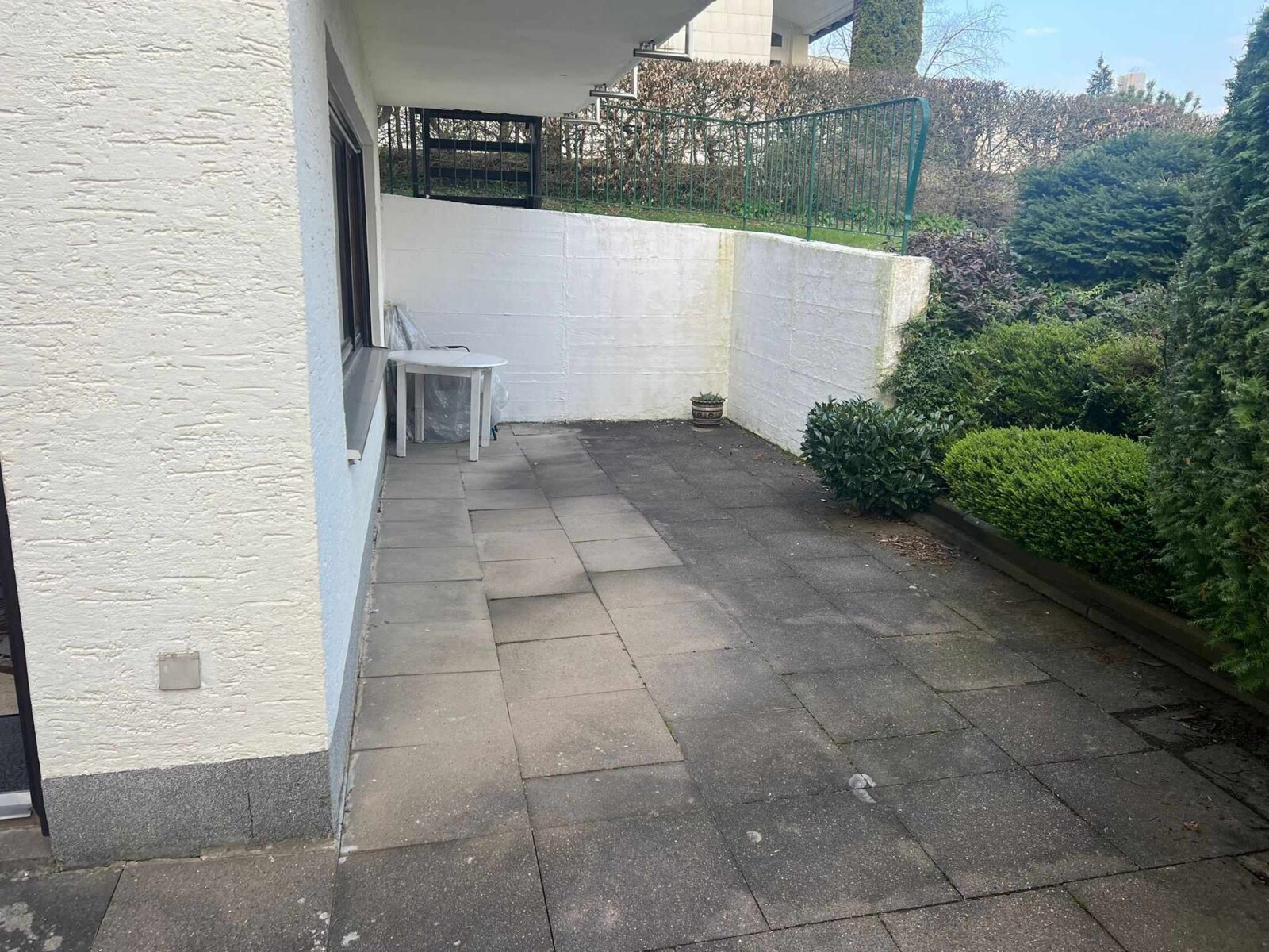 Terrassenbereich zum Keller Terrassenbereich zum Keller