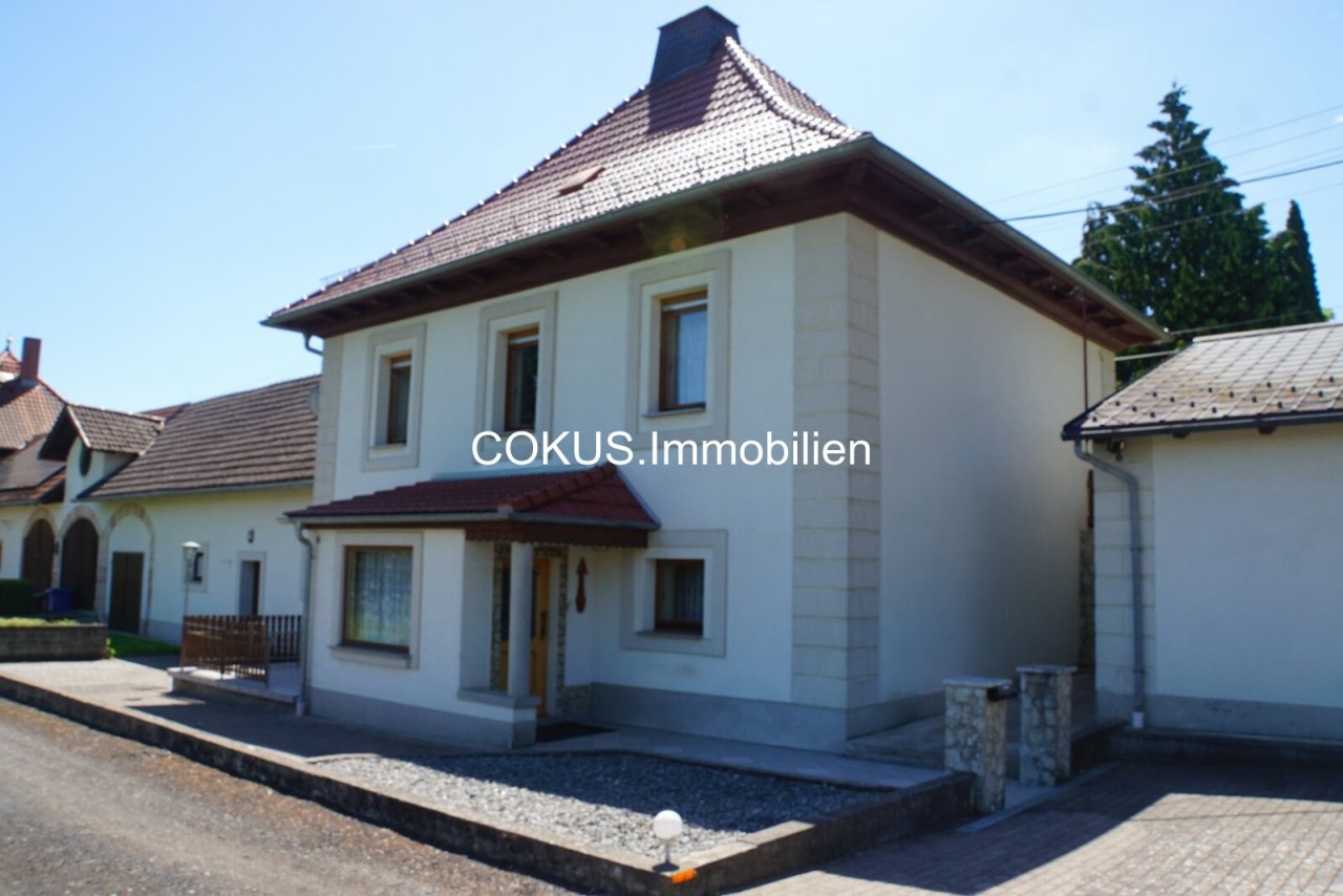 Gepflegtes Wohnhaus – Vorderansicht