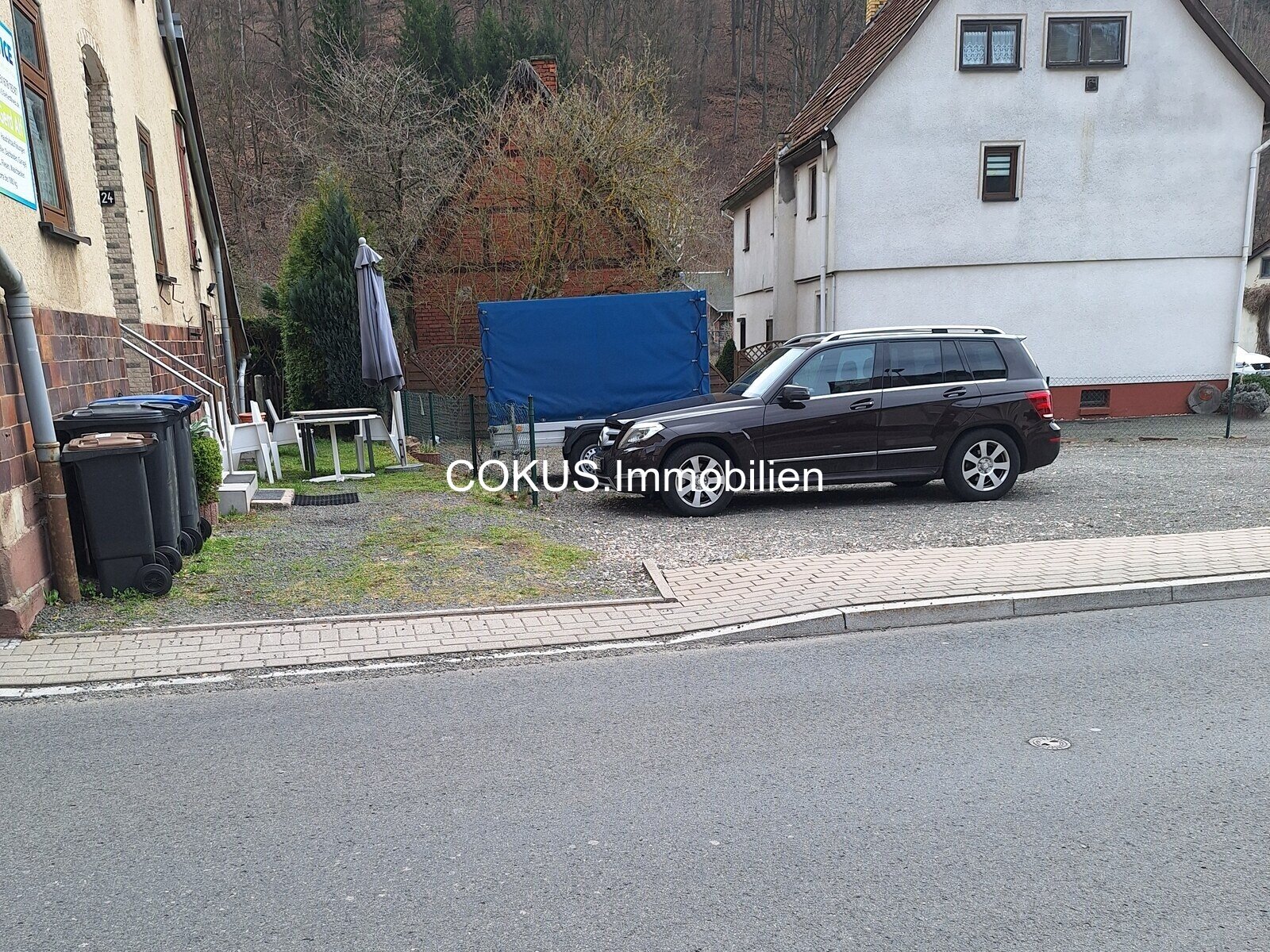 Platz für mehrere Autos direkt am Haus Platz für mehrere Autos direkt am Haus