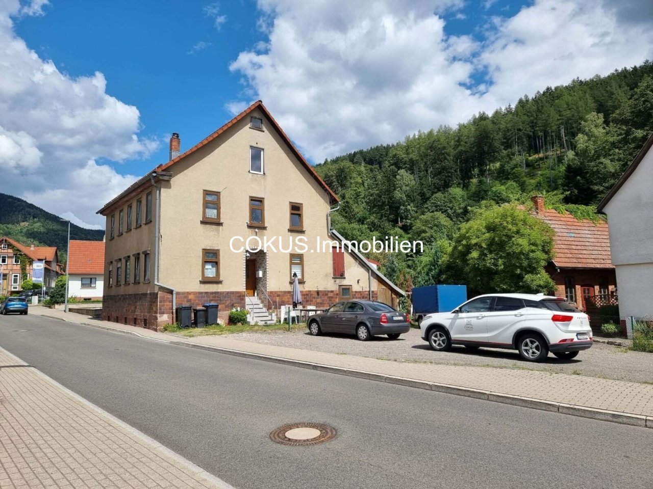 Platz für mehrere Autos direkt am Haus Platz für mehrere Autos direkt am Haus