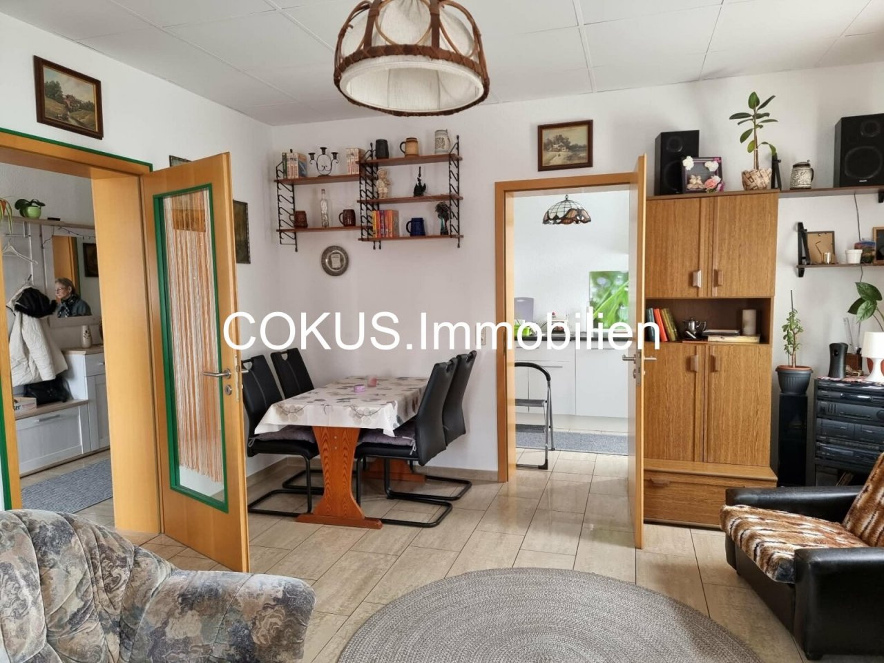 Wohnzimmer mit Zugang Küche Wohnzimmer mit Zugang Küche