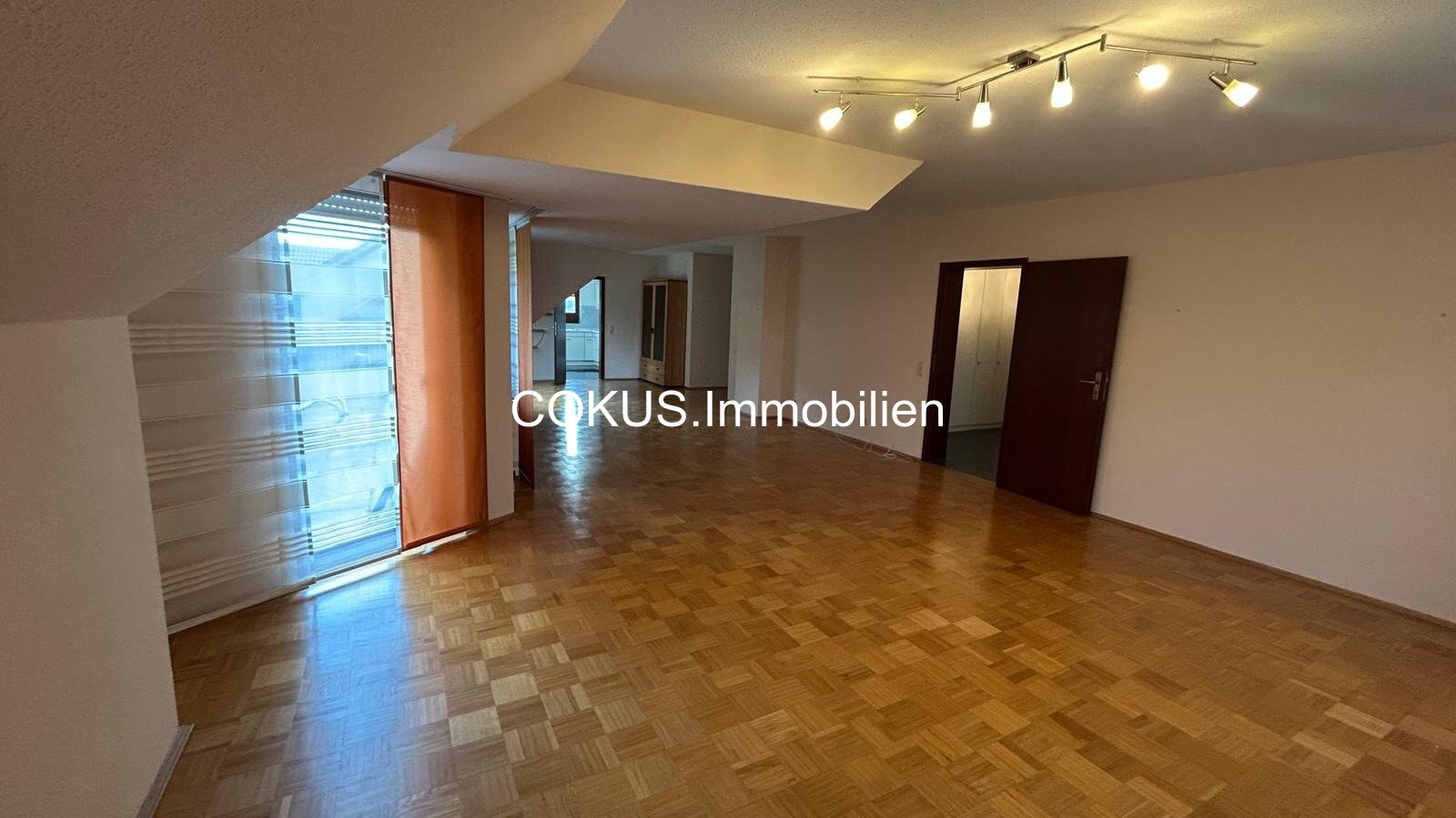 07 - Wohnbereich ueber die ganze Laenge der Etage 07 - Wohnbereich ueber die ganze Laenge der Etage