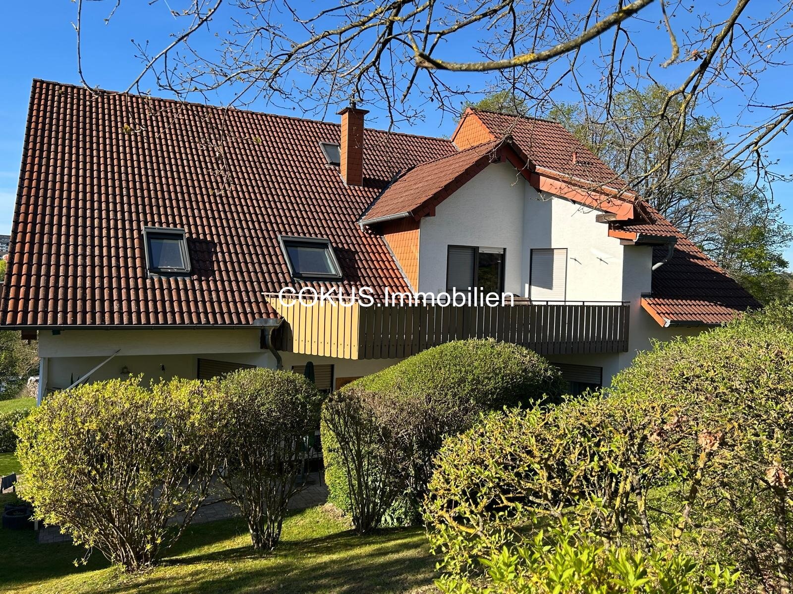 02 - Ruhige Gartenseite mit gewachsenen Hecken 02 - Ruhige Gartenseite mit gewachsenen Hecken