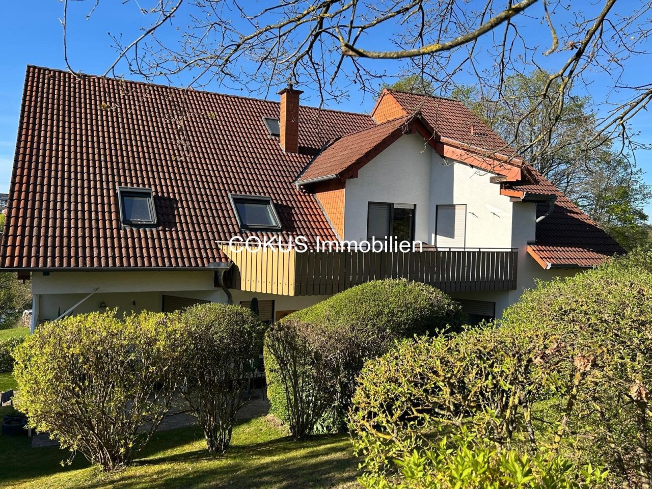 02 - Ruhige Gartenseite mit gewachsenen Hecken 02 - Ruhige Gartenseite mit gewachsenen Hecken