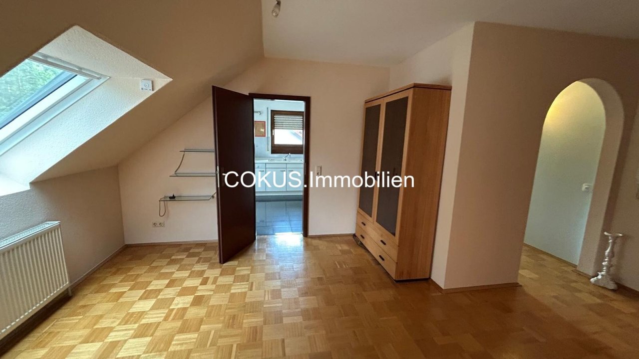 14 - Zimmer mit Dachfenster und Zugang zur Diele 14 - Zimmer mit Dachfenster und Zugang zur Diele