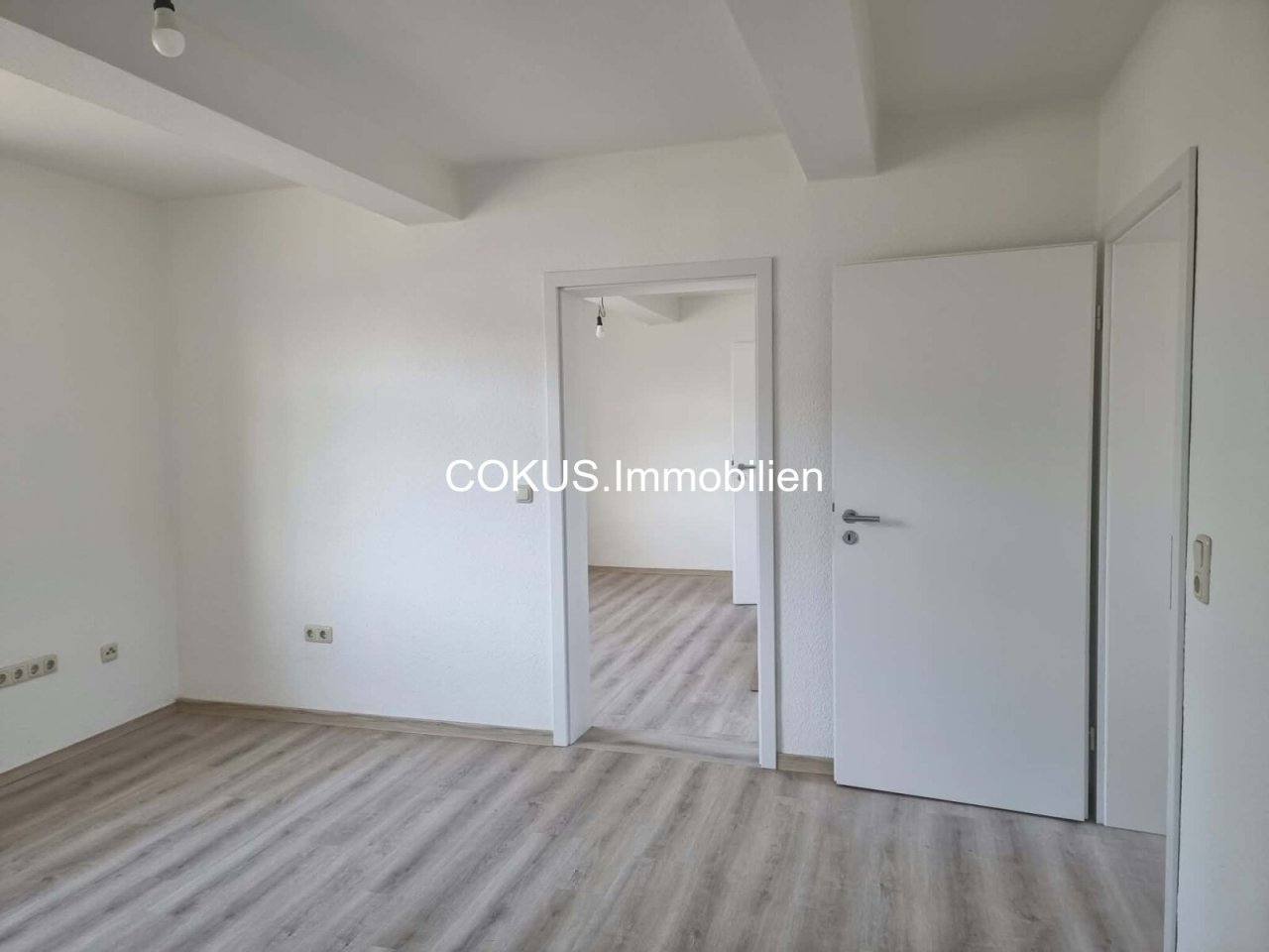 Blick Küche zum Wohnzimmer Blick Küche zum Wohnzimmer