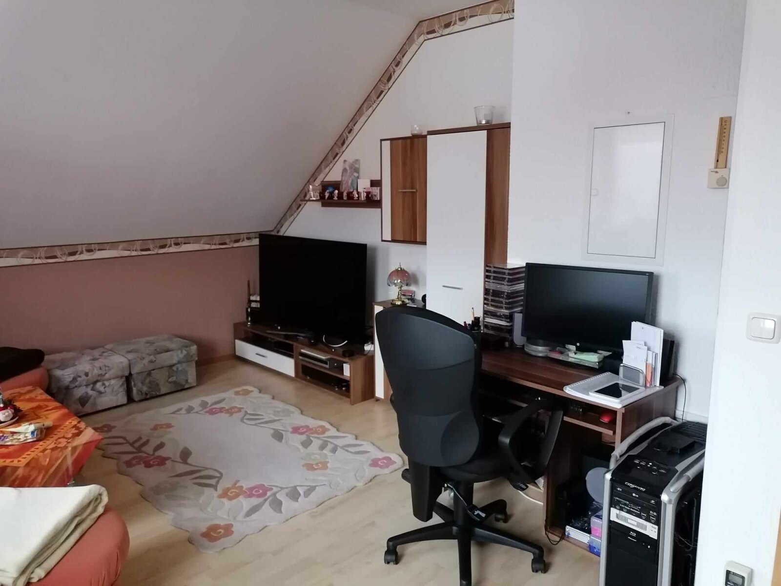 Büro / Gästezimmer im OG Büro / Gästezimmer im OG