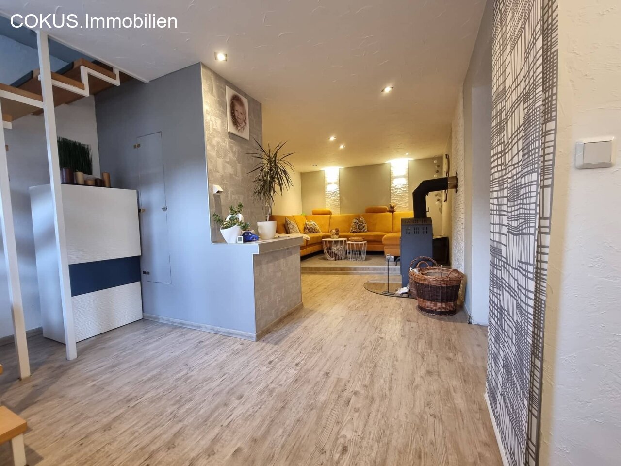 Wohnzimmer mit Kamin