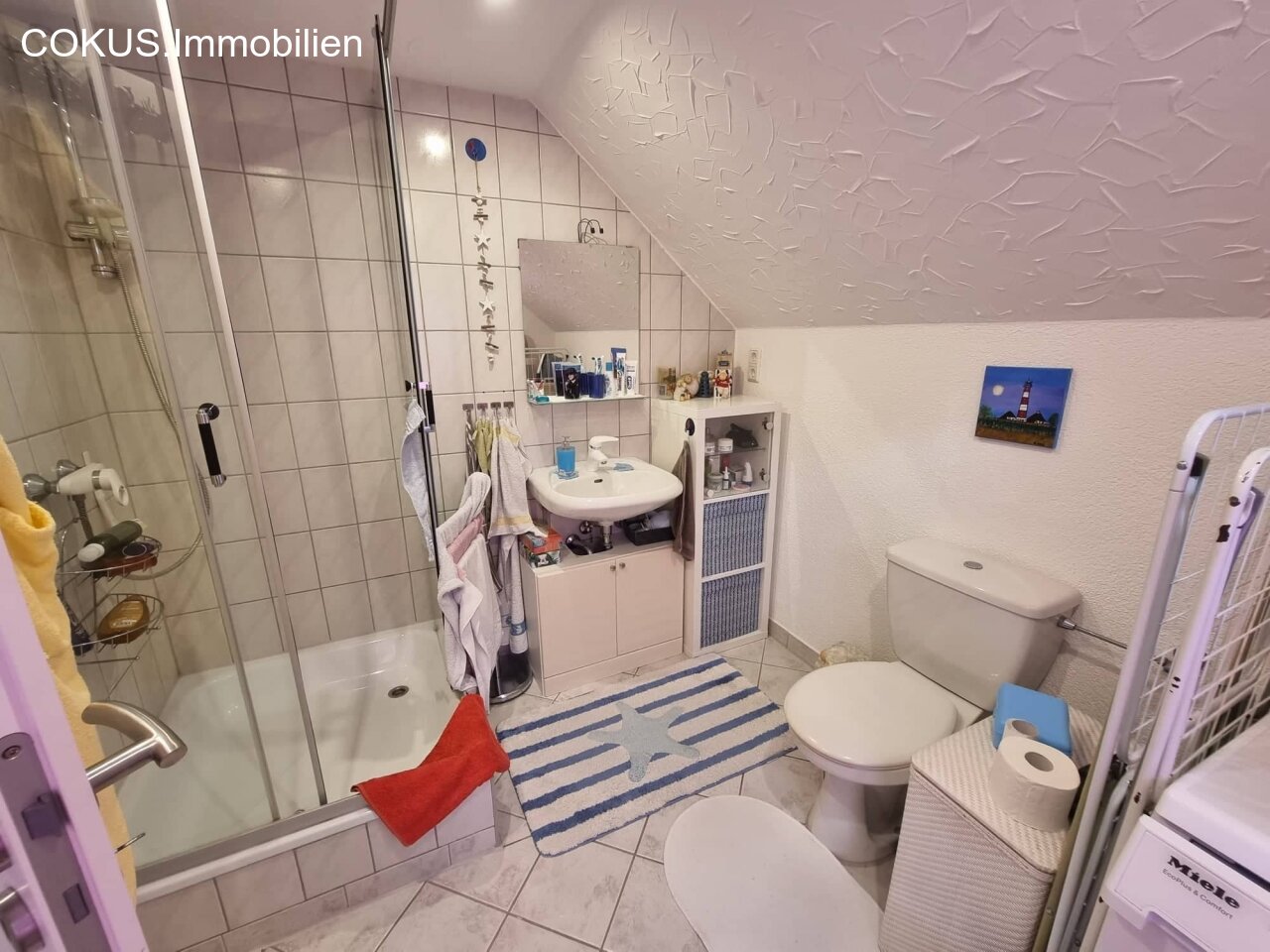 Bad mit Dusche, WC im Dachgeschoss